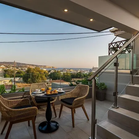 Gifel And Luxurious Apartment